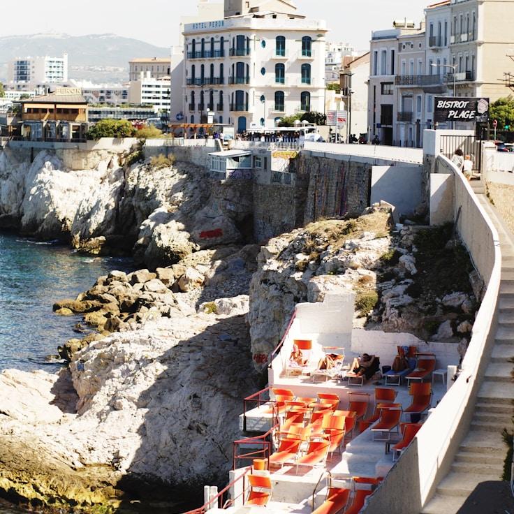 Outdoor terrace seating suitable for families in Paris